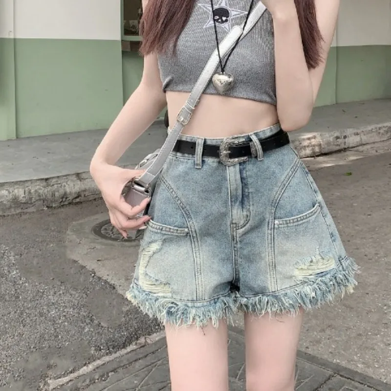 

Retro Pear-shaped High-waisted Denim Shorts Women Summer Style Makes Look Slimmer Design Short Pair Pants with Holes and Fringes