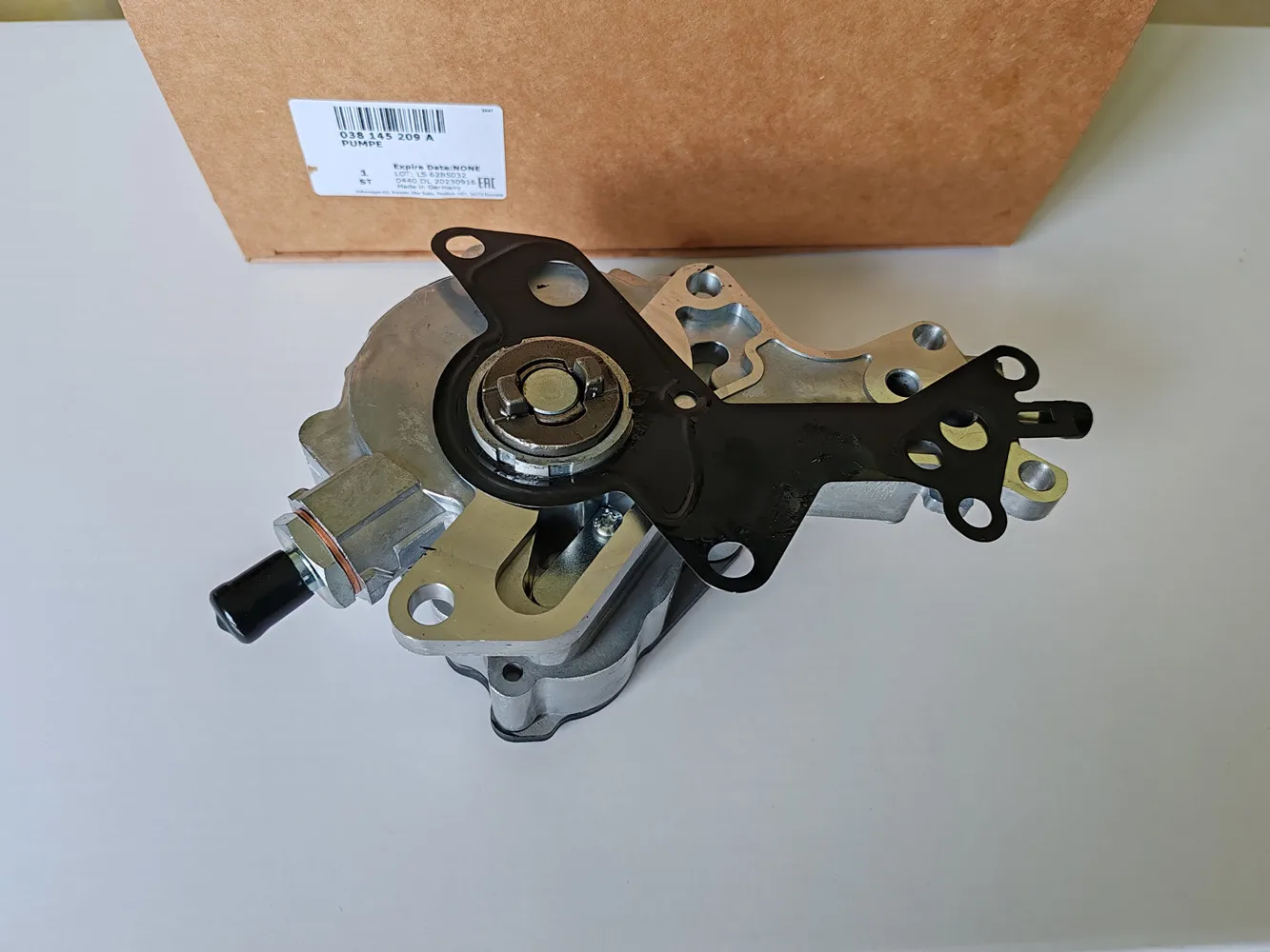 038145209, 038145209A, 038145209C 038145209E, 038145209H, 038145209K OEM Vacuum Pump for VW Beetle Golf Jetta for Audi A3 A4 A6