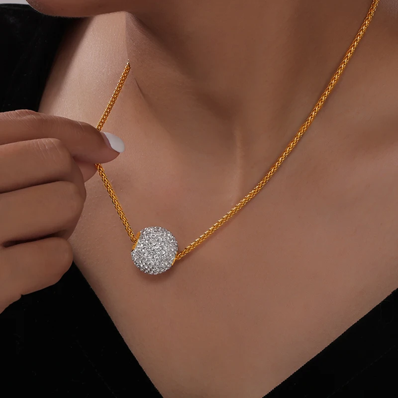 Niche Fashion CZ Inlaid Round Pendant Stainless Steel Necklace for Women Luxury Simple Collarbone Gold Plated Chain Jewelry