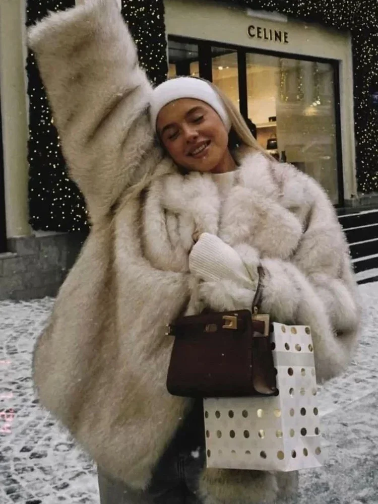 Inverno Ins Hot Fashion Giacca in pelliccia di volpe sintetica Ragazze Cappotto in pelliccia sfumata oversize Donna Capispalla caldo spesso Soffice di alta qualità