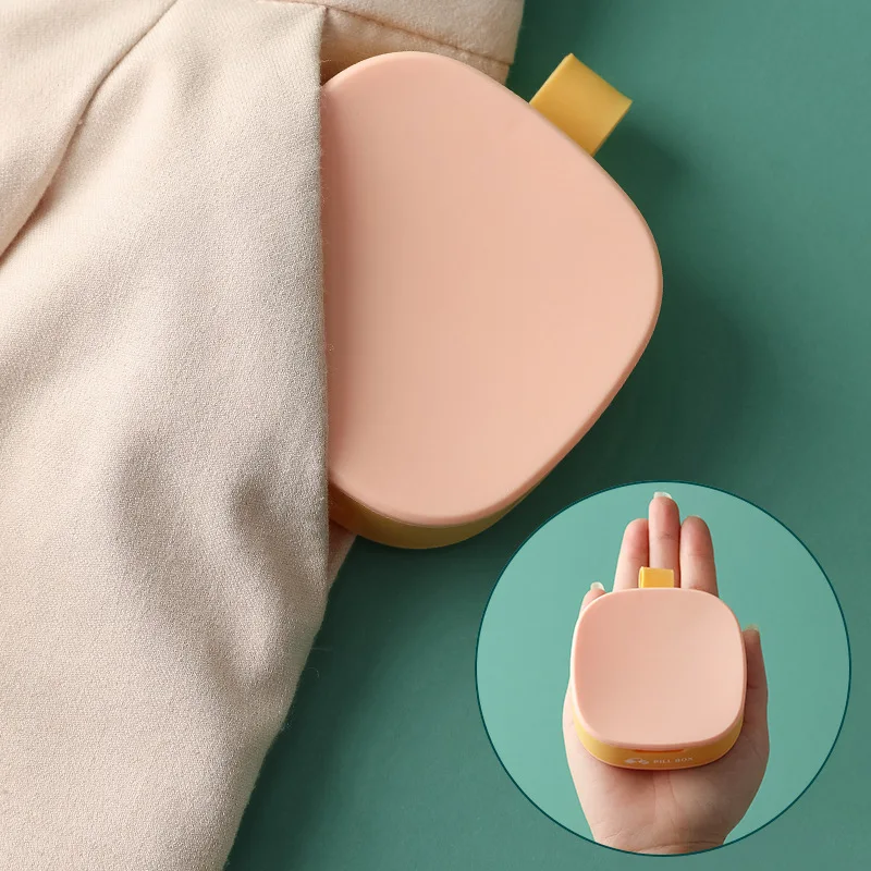 علبة حبوب منع الحمل الصغيرة، منظم حبوب الدواء المحمول، حاوية حبوب منع الحمل لجيب 4 مقصورات، حامل دواء السفر المدمج اليومي #2