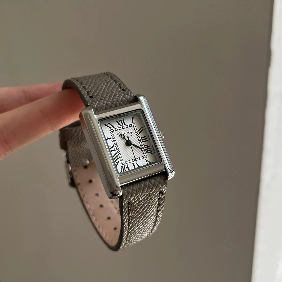 

Square women's watch, vintage style, lychee-patterned leather strap, quartz wristwatch, high-quality luxury watch, women's gift.