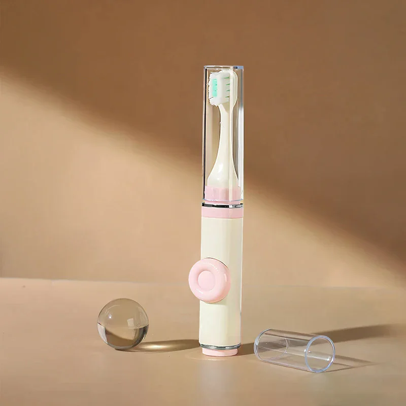 1 قطعة 2-IN-1 فرشاة الأسنان المحمولة القابلة للطي مع غطاء غبار السفر فرشاة الأسنان مجموعة أدوات تنظيف الأسنان الإبداعية يمكن أن تحمل معجون الأسنان