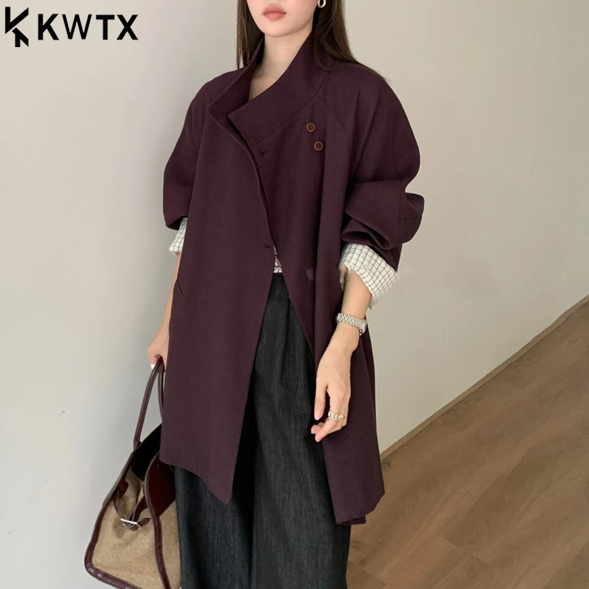 

KWTX женский дизайнерский тренч в клетку с цветными блоками, воротник-стойка с поясом, короткие однобортные карманы, винтажный шикарный осень 2025 г.