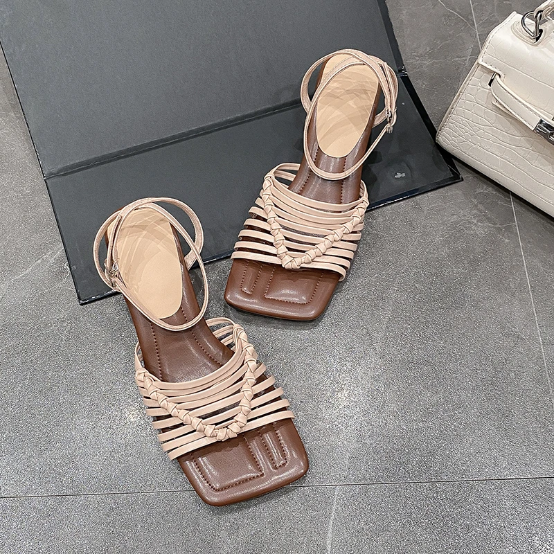 Hochhackige Damenschuhe Designer-Damenschuhe mit hohem Erscheinung sbild aus einz eiligen, hochhackigen, römischen Sandalen