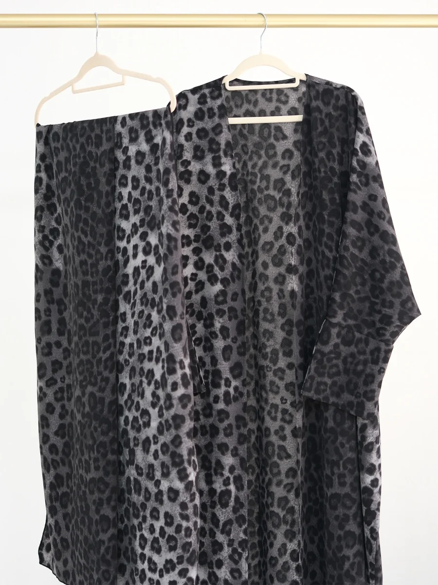 Kaftan Hijab Leopardo Dubai Abaya Abierta - usage example