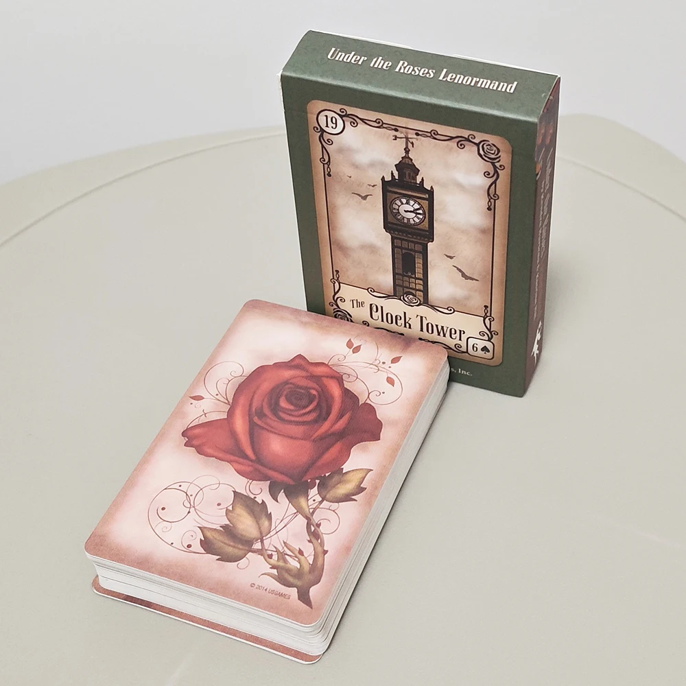 Sob as rosas Lenormand Deck Um encantador deck Petit Lenormand de 40 cartões 9 * 6 cm apresurado com delicadas ilustrações tonificadas de Sepia