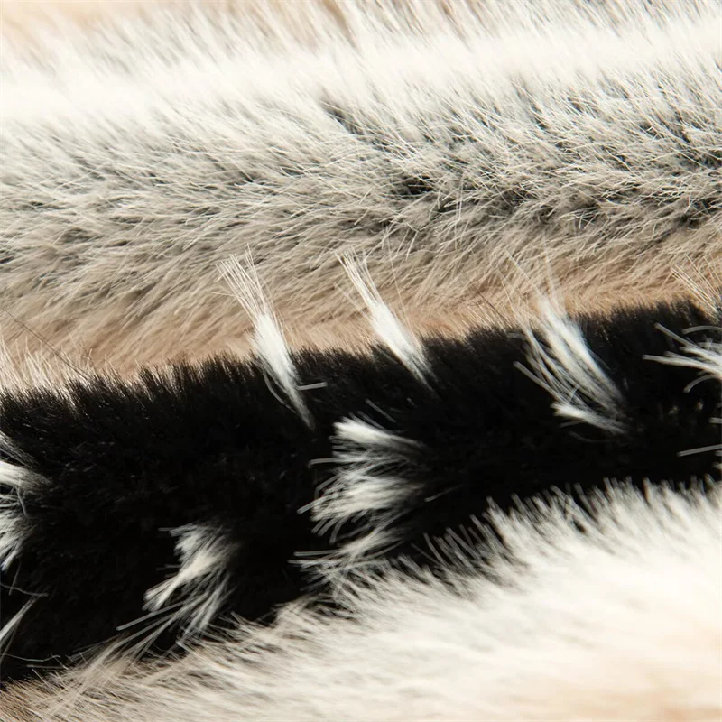 Damenjacke 2025, Winter, neuer Farbblock-Langarm-Kunstpelzmantel, warm und stilvoll, einzigartige Mode, eleganter Charme