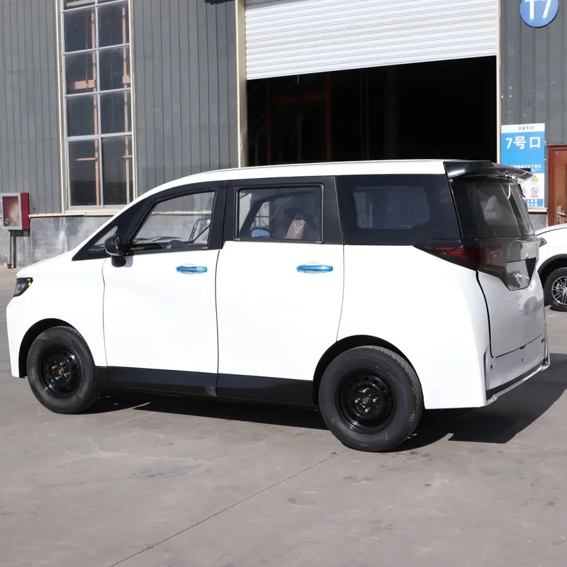High Quality 72V200ah Lithium Battery Conditioning Comfortable Interior Family Use 6-Seats Car with Spacious Trunk