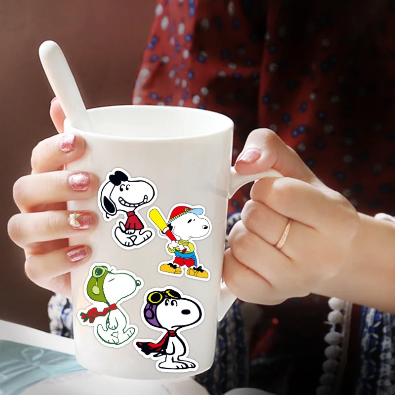 Pegatinas de Snoopy de dibujos animados para niños, calcomanías de grafiti de Anime mezcladas, para ordenador portátil, teléfono, botella, equipaje,