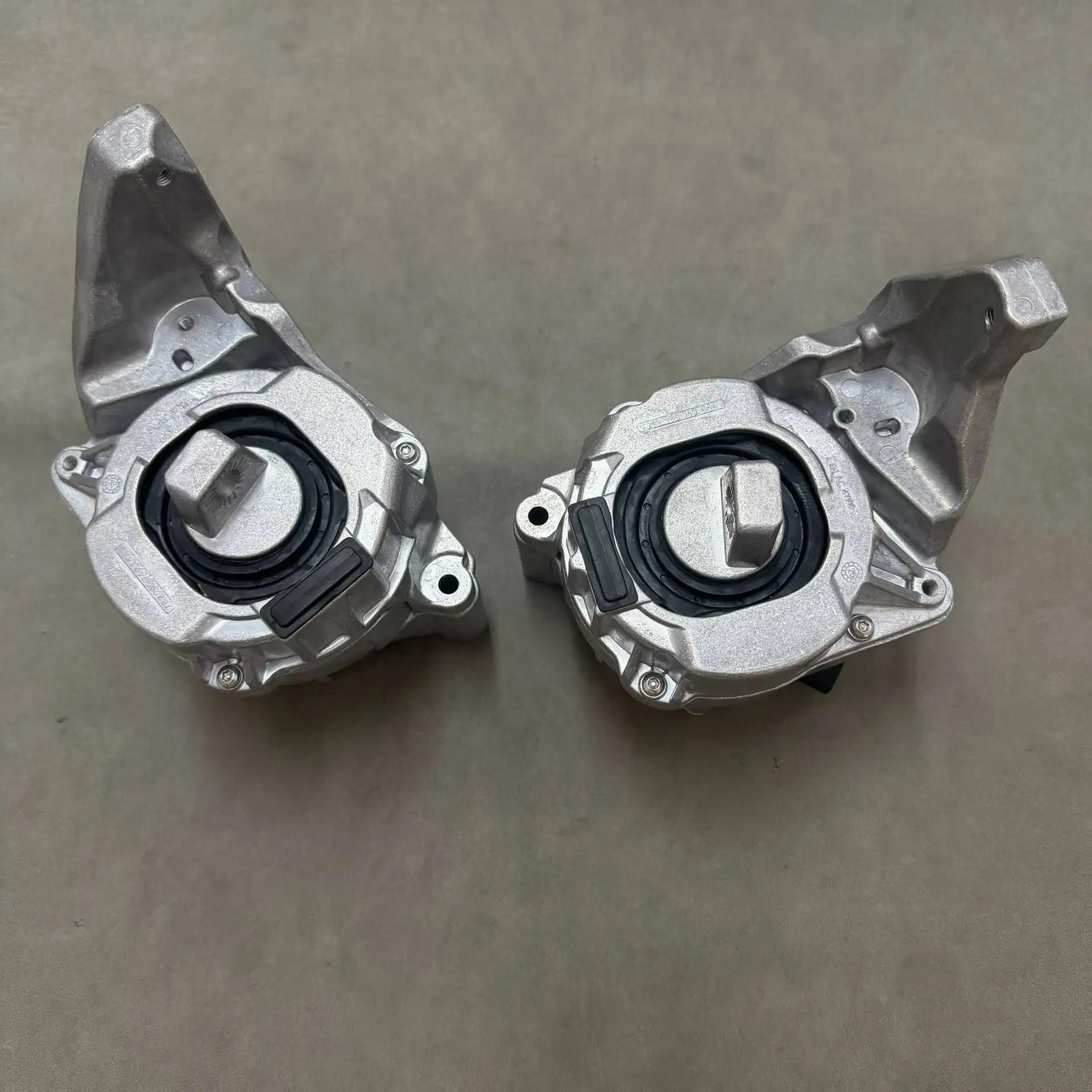 3SA199383A 3SA199384A Engine Mount for Bentley New Continental Convertible New Continental GT New Flying Spur
