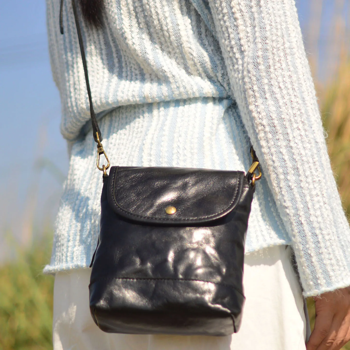 AETOO Leather handbag for women made of tanned cowhide - Retro distressed genuine leather saddle bag - Single-layer cowhide flap