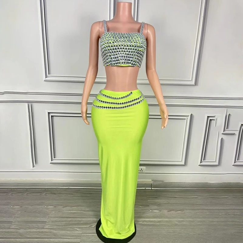 

Niche Fluorescent Green White Temperament Fashion Two-piece Personalized Street Dress Studio Exhibition Hall Model Performance