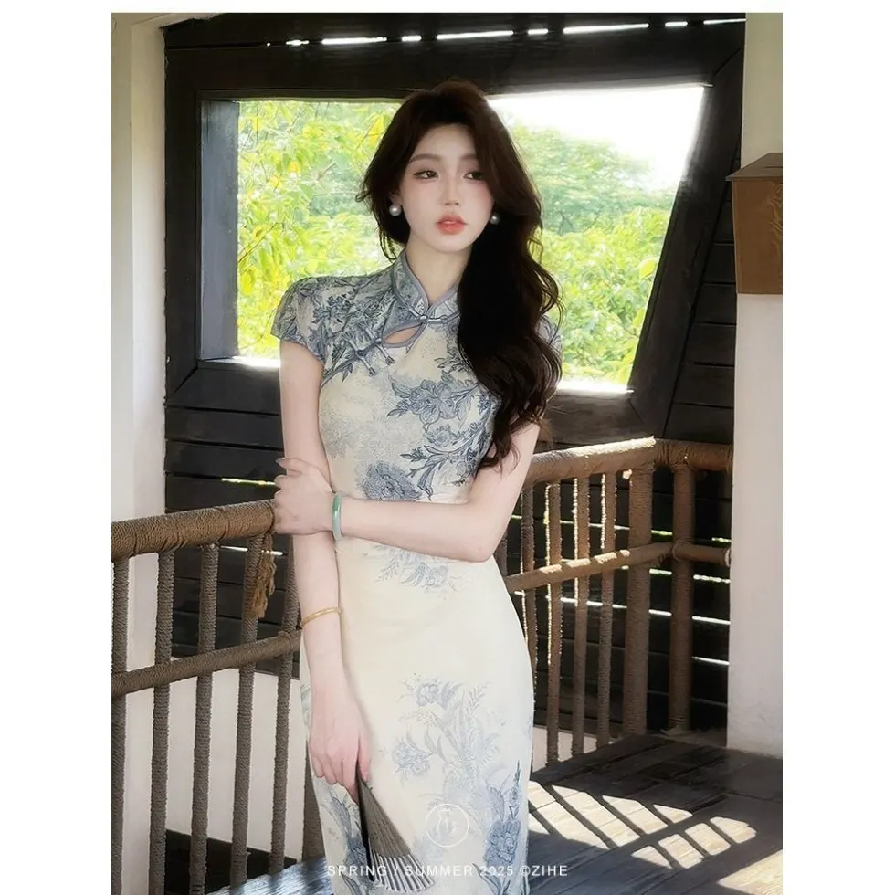 Antikes chinesisches Cheongsam-Kleid mit blau-weißem Porzellandruck, modernes Cheongsam-Kleid für Damen, langes Qipao-Kleid mit ausgehöhlter Taille und Schnürung CH-190