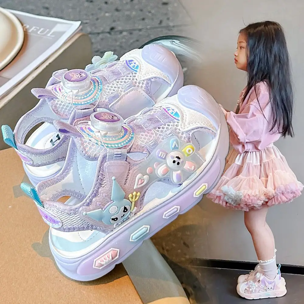 

Сандалии с перевязанной головой для девочек Sanrio Kuromi, детская пляжная обувь с мягкой подошвой для отдыха, летние удобные спортивные сандалии для малышей с героями мультфильмов, От 2 до 14 лет