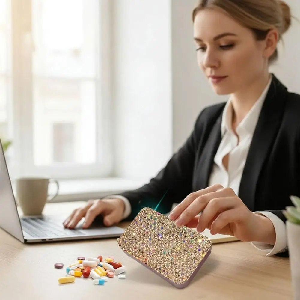 Glitzernder Reise-Pillenorganizer, tragbare Kristall-Pillendose für Vitamine, kleiner Pillenbehälter für die Tasche, Medikamenten-Organizer – Detail 11