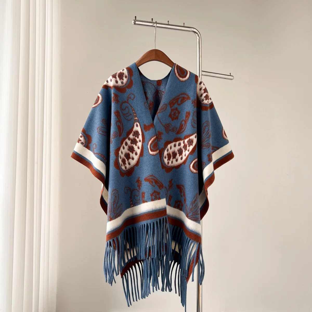 New Poncho Autumn/Winter Shawl Scarf New Jacquard Tassel Cape Capelet Retro Ethnic Style Travel Warmth Self Driving Cloak