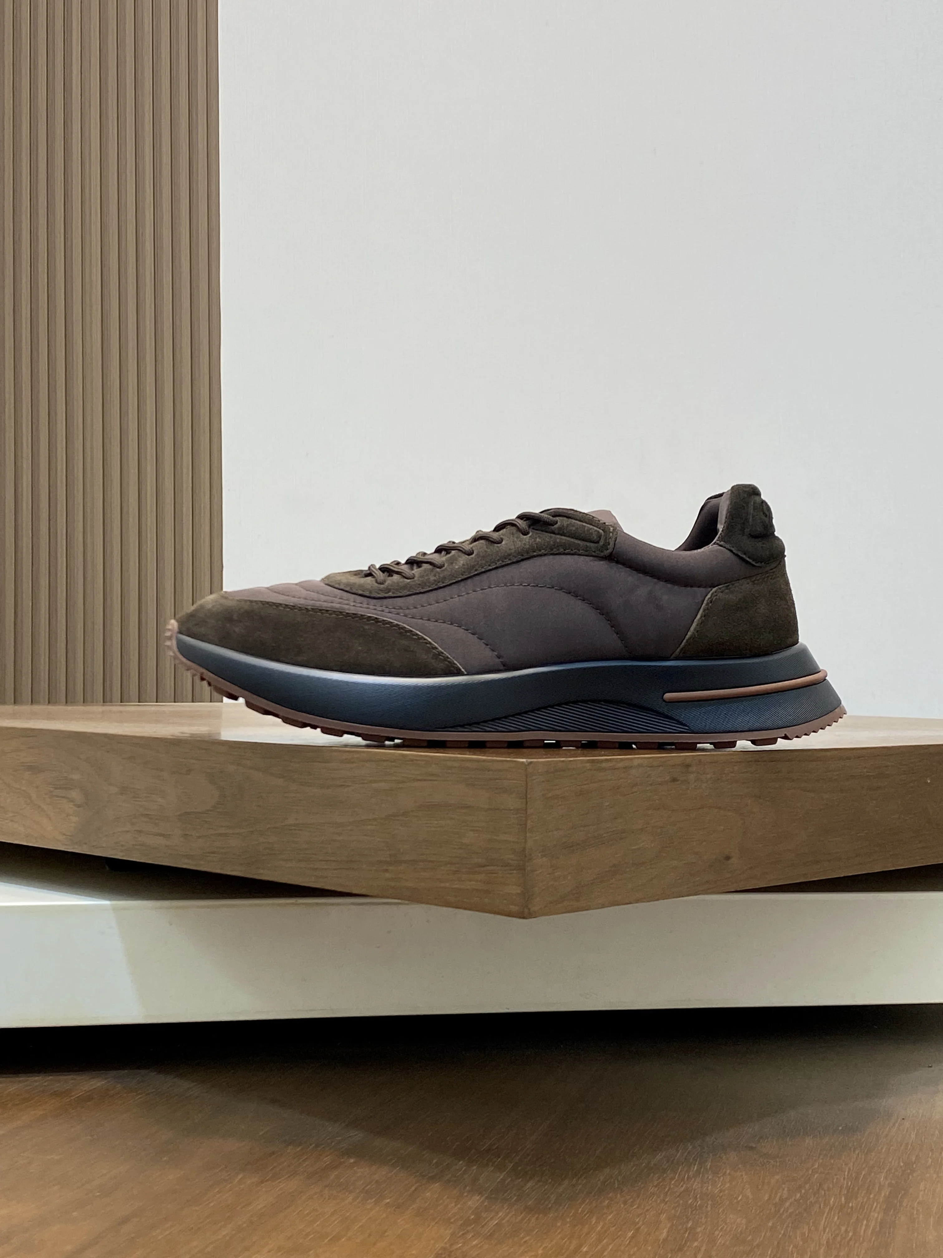Nouvelles baskets athlétiques d'inspiration rétro : de haute qualité, ultra légères et super confortables, idéales pour le sport et l'usage quotidien