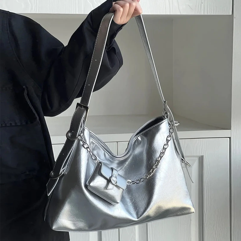 

Women's Bag with a High-End Feel, Simple Underarm Bag, 2026 New Model, Fashionable Earphone Bag for Women, Large Capacity Shoulder Bag