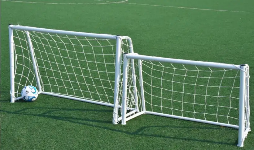 Gawang sepak bola independen untuk peralatan latihan sepak bola di halaman belakang sekolah