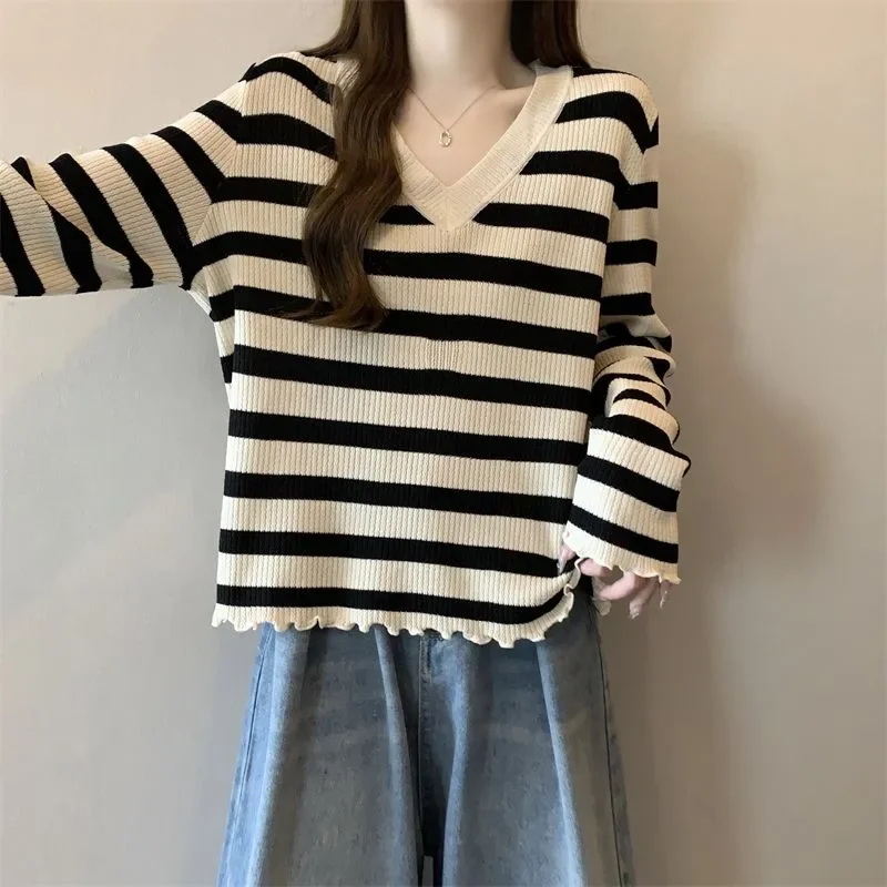 Fashionable Women's Black Ears with V-neck Striped Long-sleeved Versatile Top Autumn and Winter Inner Base Shirt
