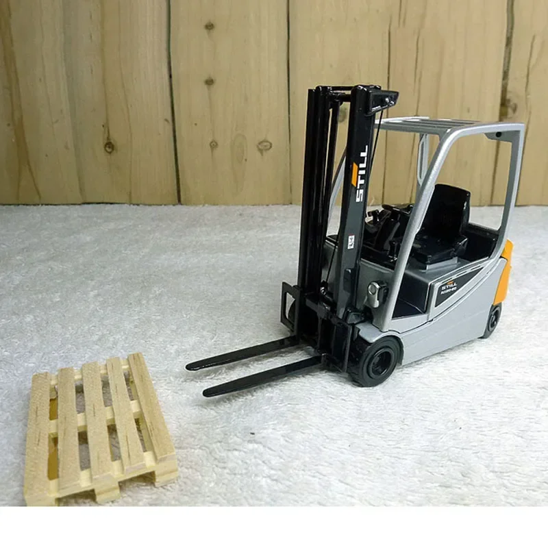 Modèle Réduit Chariot Élévateur Alliage 1:24 – BT Levio – Déco Collection Ou Cadeau