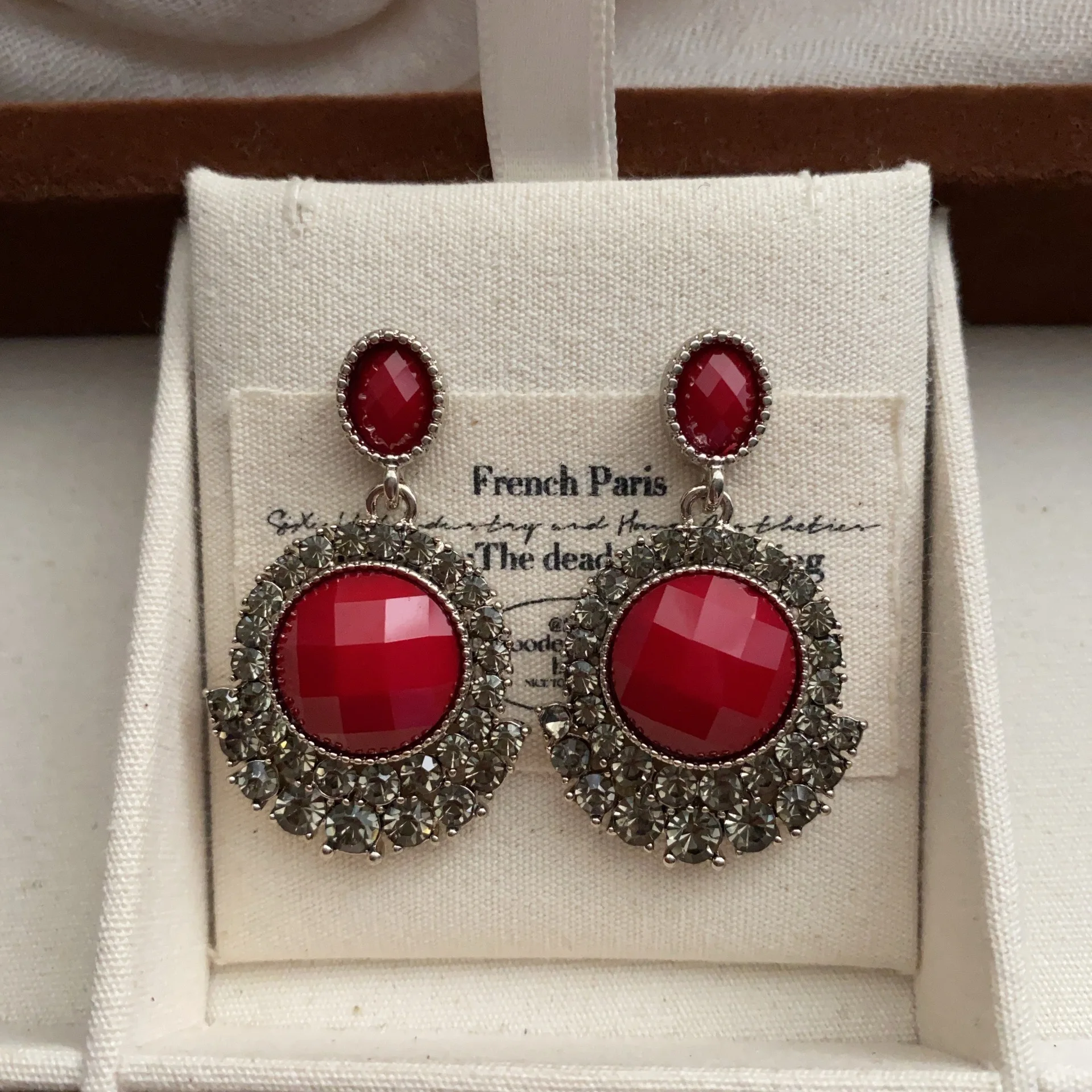 

2025 trend Vintage Round Red Resin Earrings For Women Charm exaggerate Pendant Earrings Luxury Jewelry Gifts Light Kind For Ear