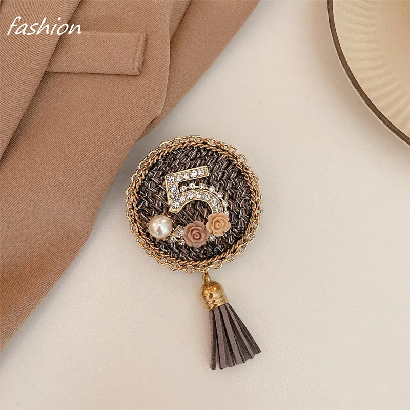 Vintage Medieval Niche Court Style Brooch Small Fragrance Baroque Design Brooch Temperament Women\'s Clothing Accessories Corsage
