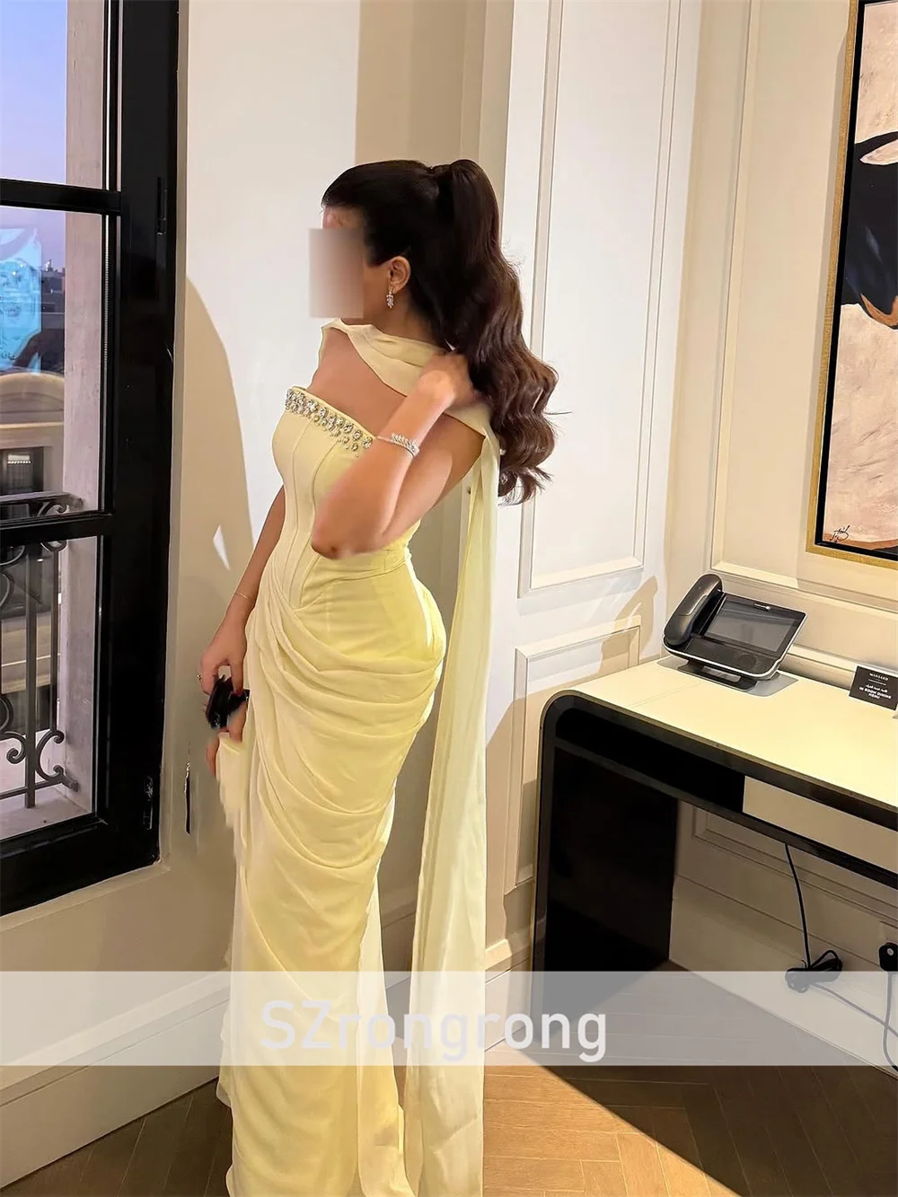 Personnalisation sans bretelles plissée gaine robe de bal saoudienne perlée dos nu longue robe de soirée longue dos nu en mousseline de soie robe de soirée