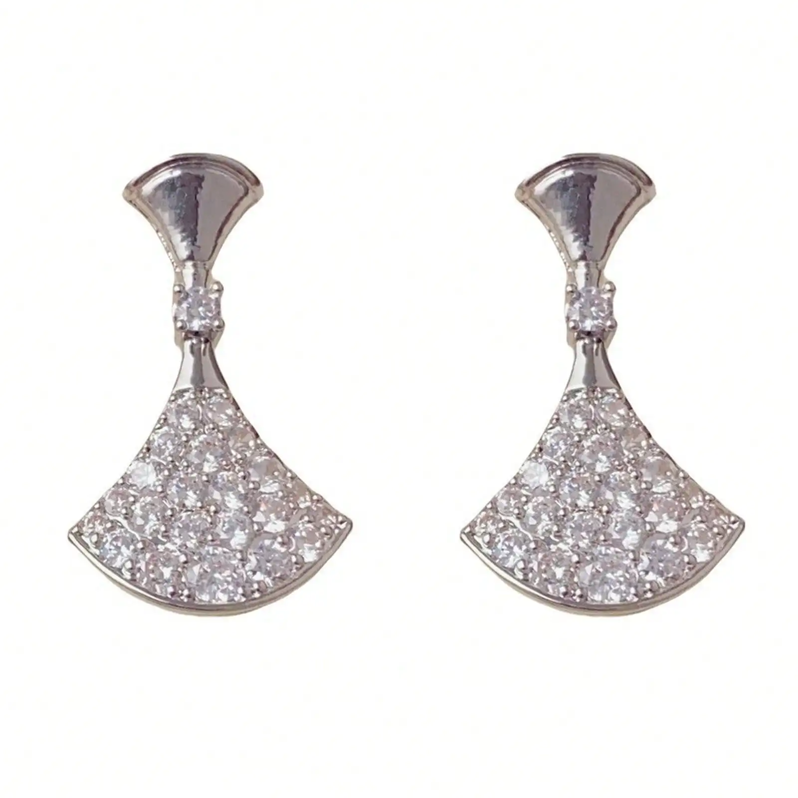 Elegant And Refined Earrings With A Delicate, Sparkling, Full-Diamond Fan-Shaped Design