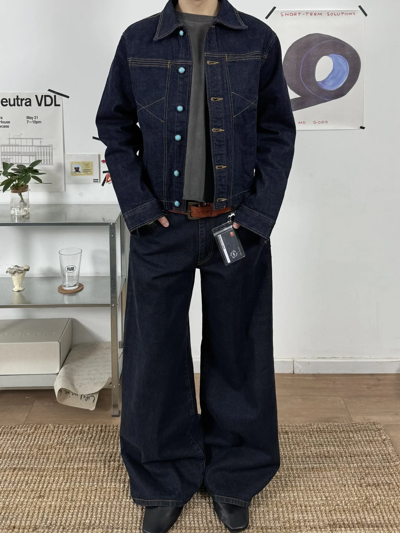 

Trendy Youth Denim Jaet with Turquoise Buttons Loose Fit Long Sve ort Coat for Men And Women American Retro Sle