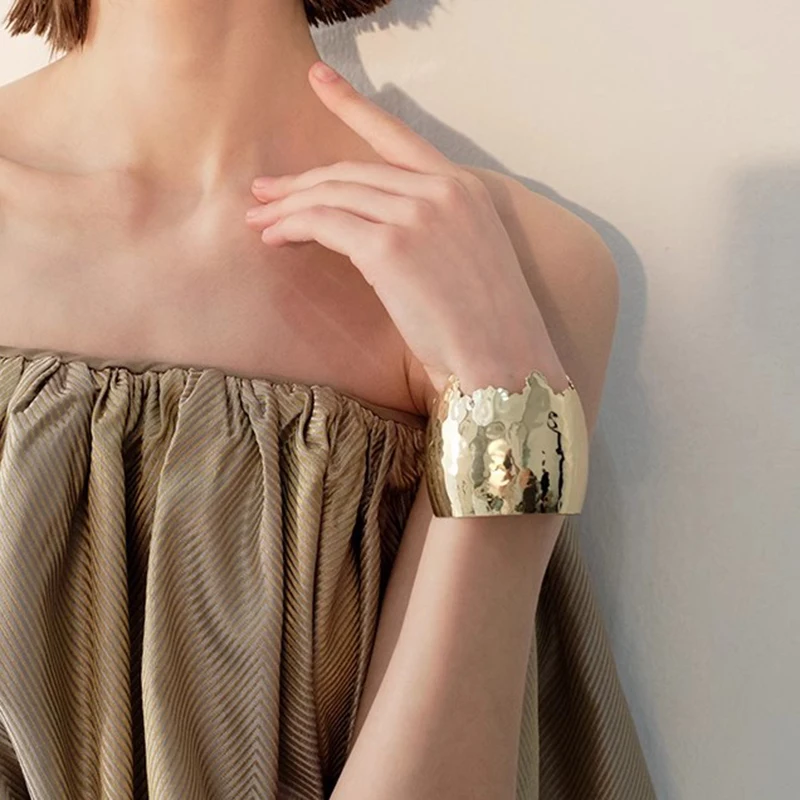 

Heavy Industry Opening Retro Concave Convex and Glossy Water Ripples Exaggerated Personality Medium Style Texture Bracelets