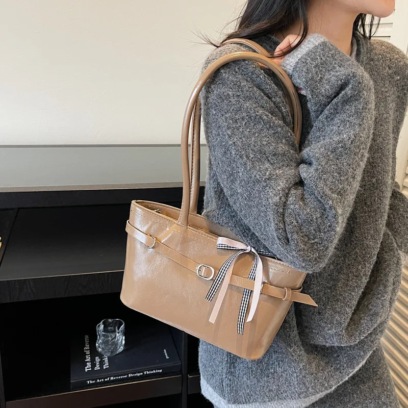 

Autumn Niche Tote Bag, Luxe Shoulder Purse for Women, Minimalist Commuter Bag Versatile Day-to-Night Bag Fashion Top Handle Bag​