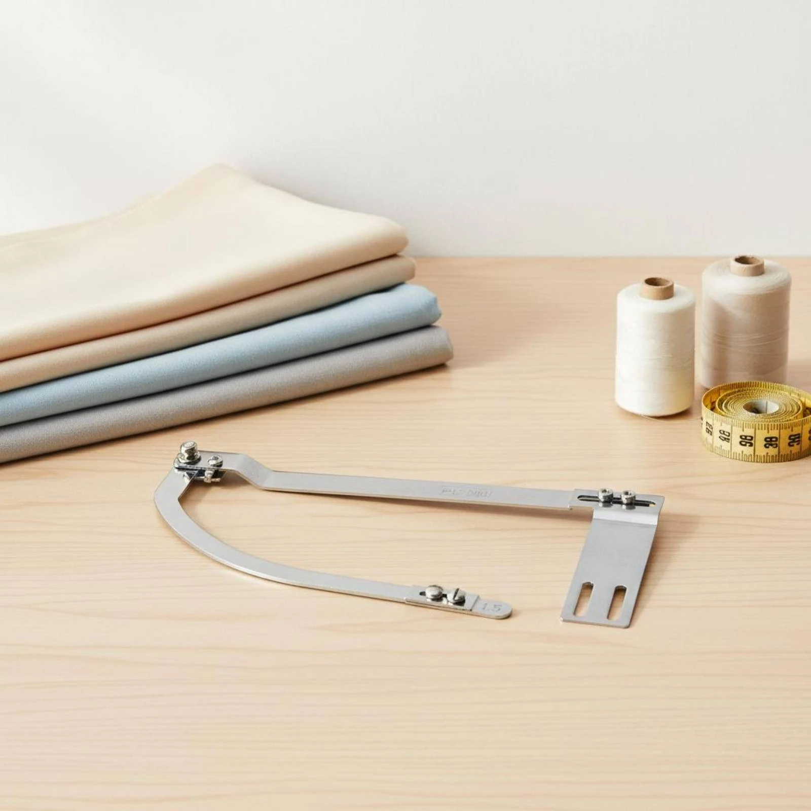 

Placket Sewing Attachment Curved Arm Stainless Steel Sewing Machine Attachment Easy Installation Reusable