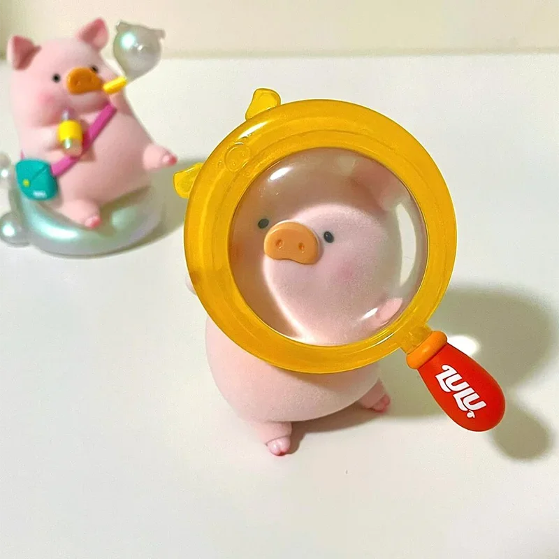 LuLu Pig Travel Series Blind Box, Cute Action Figure, Fashion Toys, Animation Peripheral, Brittop and Room Decoration, Surprise Gift