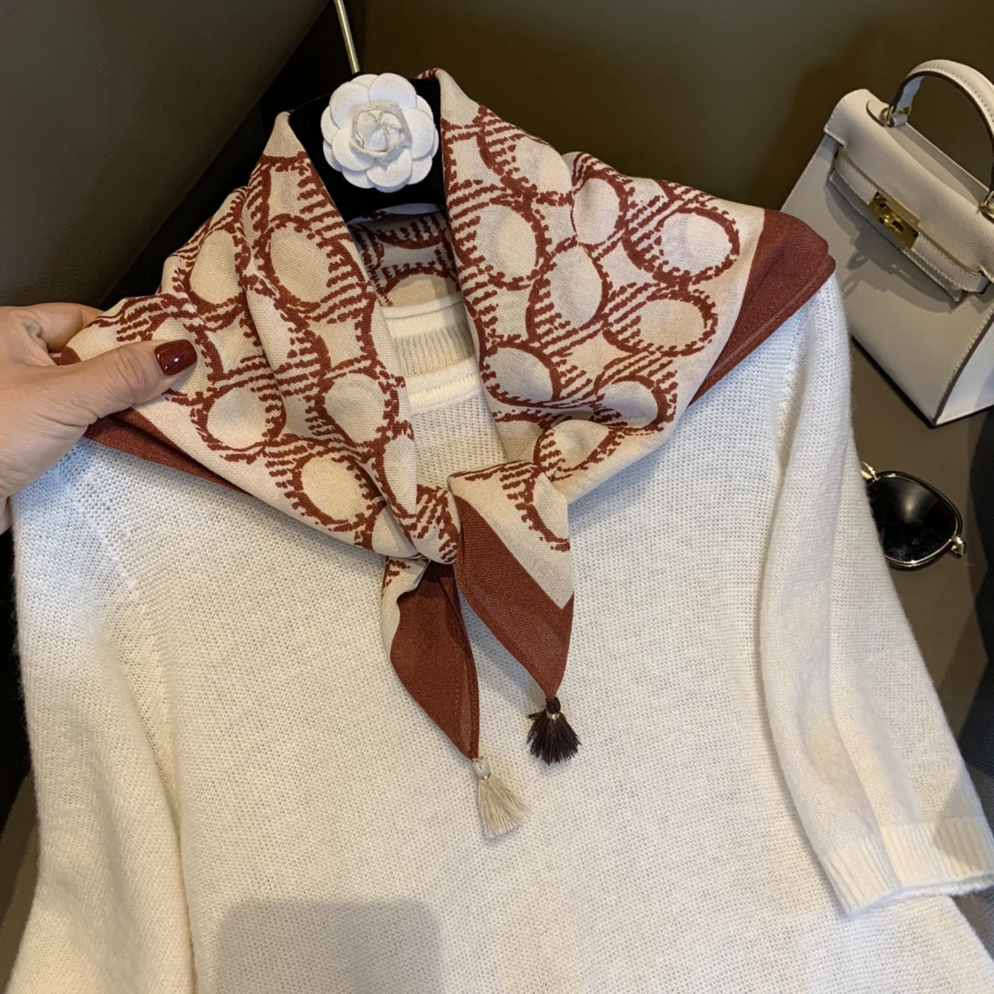 High-end Korean Square Scarf Geometric Ethnic Style Versatile 70 Shawl Outer Square Scarf Horseshoe Printed Silk Scarf