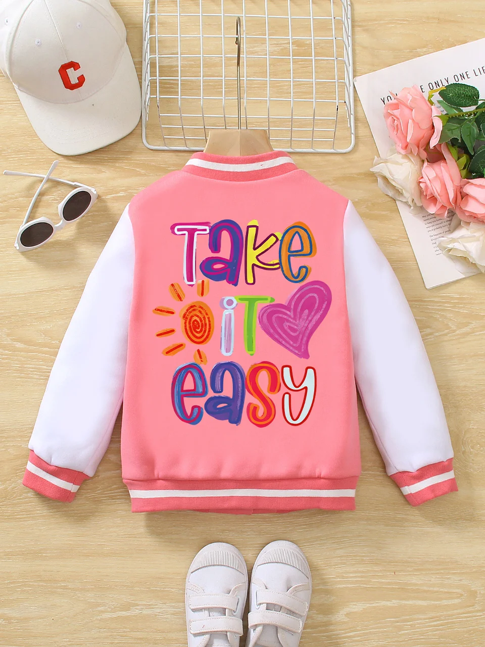 Le giacche da baseball rosa da ragazza casual e alla moda autunnali e invernali con stampe di lettere dei cartoni animati sono adatte per le gite quotidiane