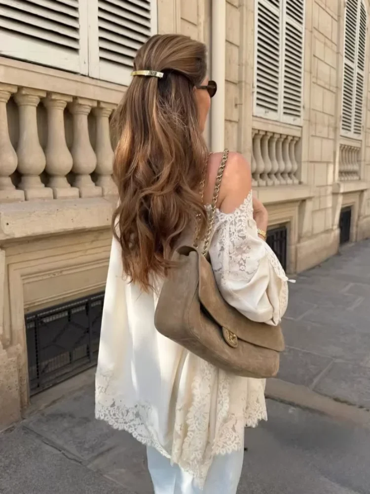 

Кремовая асимметричная блузка с кружевной отделкой, элегантный топ с рукавами-колокол и кружевными вставками, женская одежда в парижском стиле для отпуска 2026