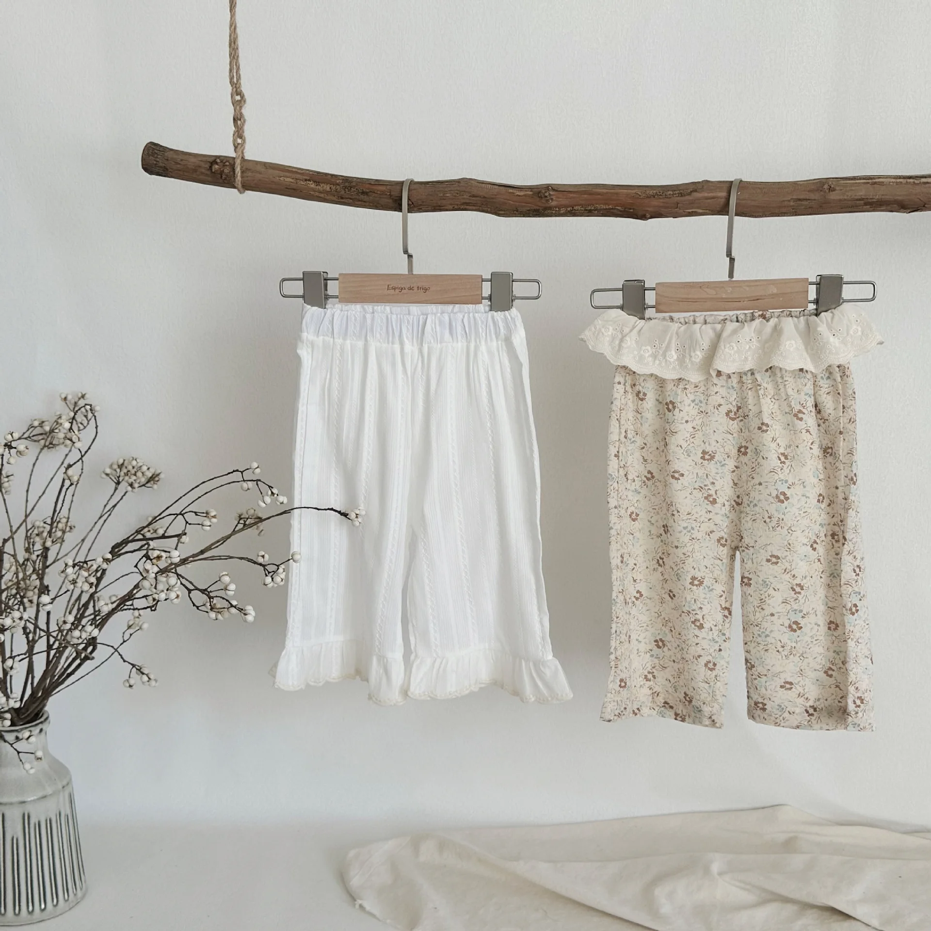 Pantalon large en dentelle pour bébé fille, pantalon floral mignon, vêtements décontractés pour tout-petits, été, nouveau, 2024