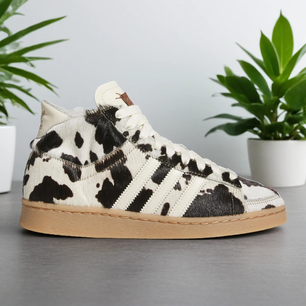 

Мужские и женские туфли Adidas из натуральной клевера с животным узором и принтом JI3420