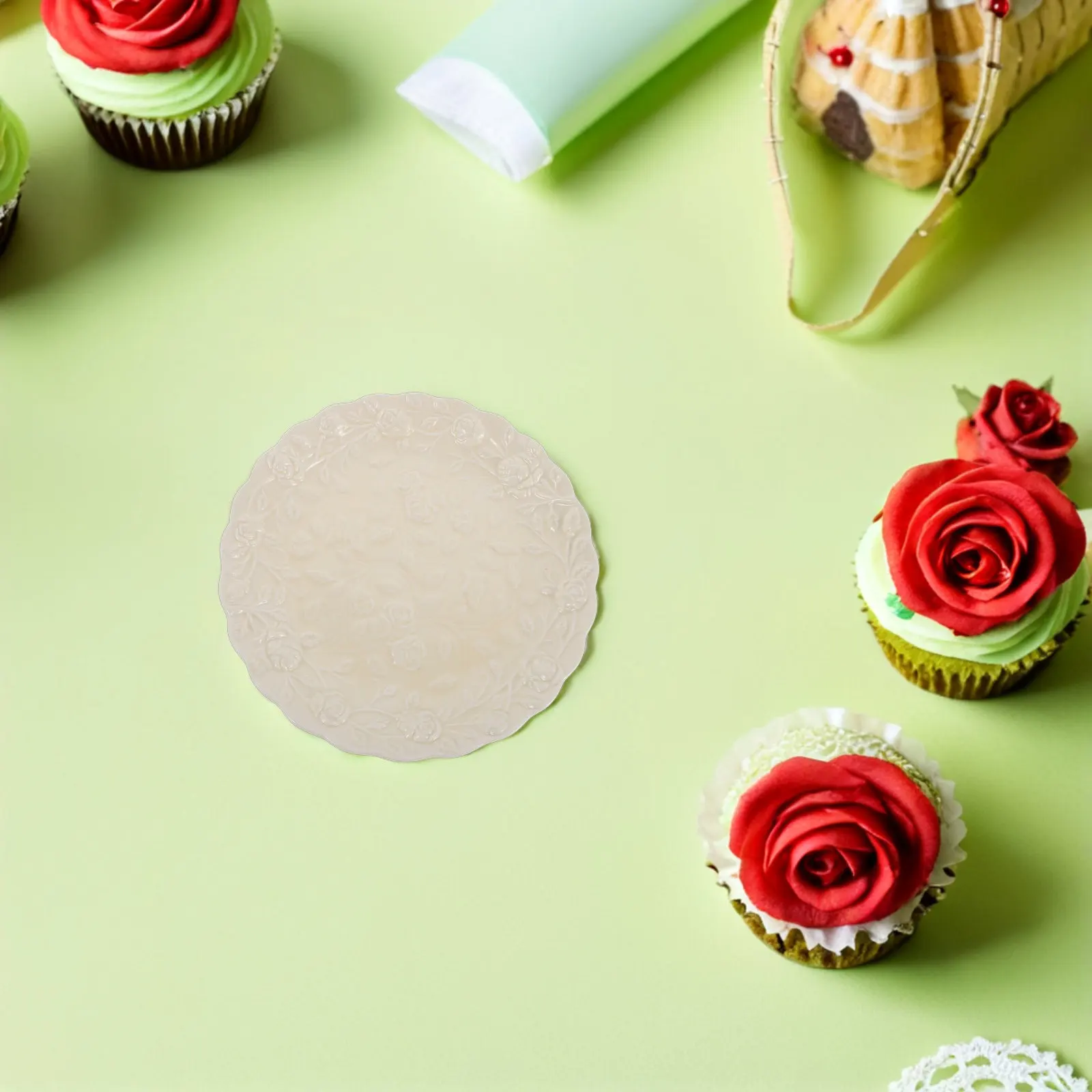 

Белое круглое керамическое блюдо для торта с рельефным узором «Французская роза», тарелка для десертов, поднос для послеобеденного чая и закусок