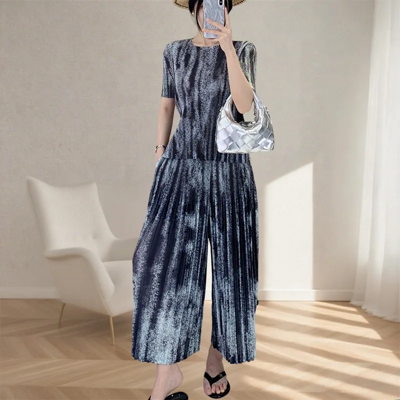 

Женский костюм Miyake, новая повседневная женская футболка, топы, свободные брюки с принтом тушью, простая свободная большая эластичная пригородная одежда