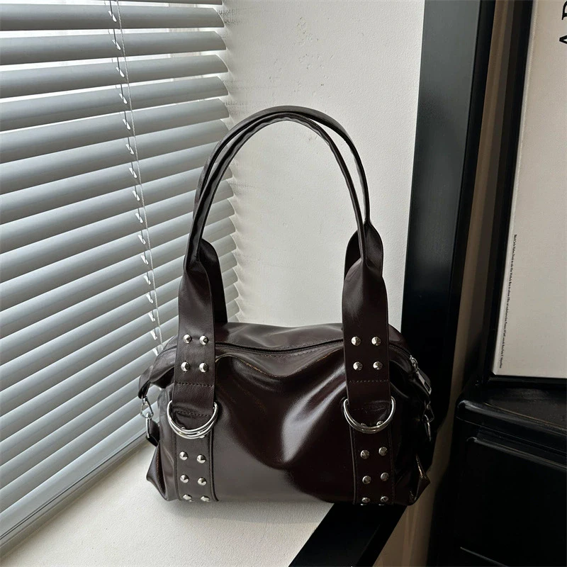 Vintage-Stil PU-Leder Damen Schultertasche Große Kapazität Hochwertige Modische Nieten-Handtasche Y2K Motorradtasche für den täglichen Gebrauch – Detail 25