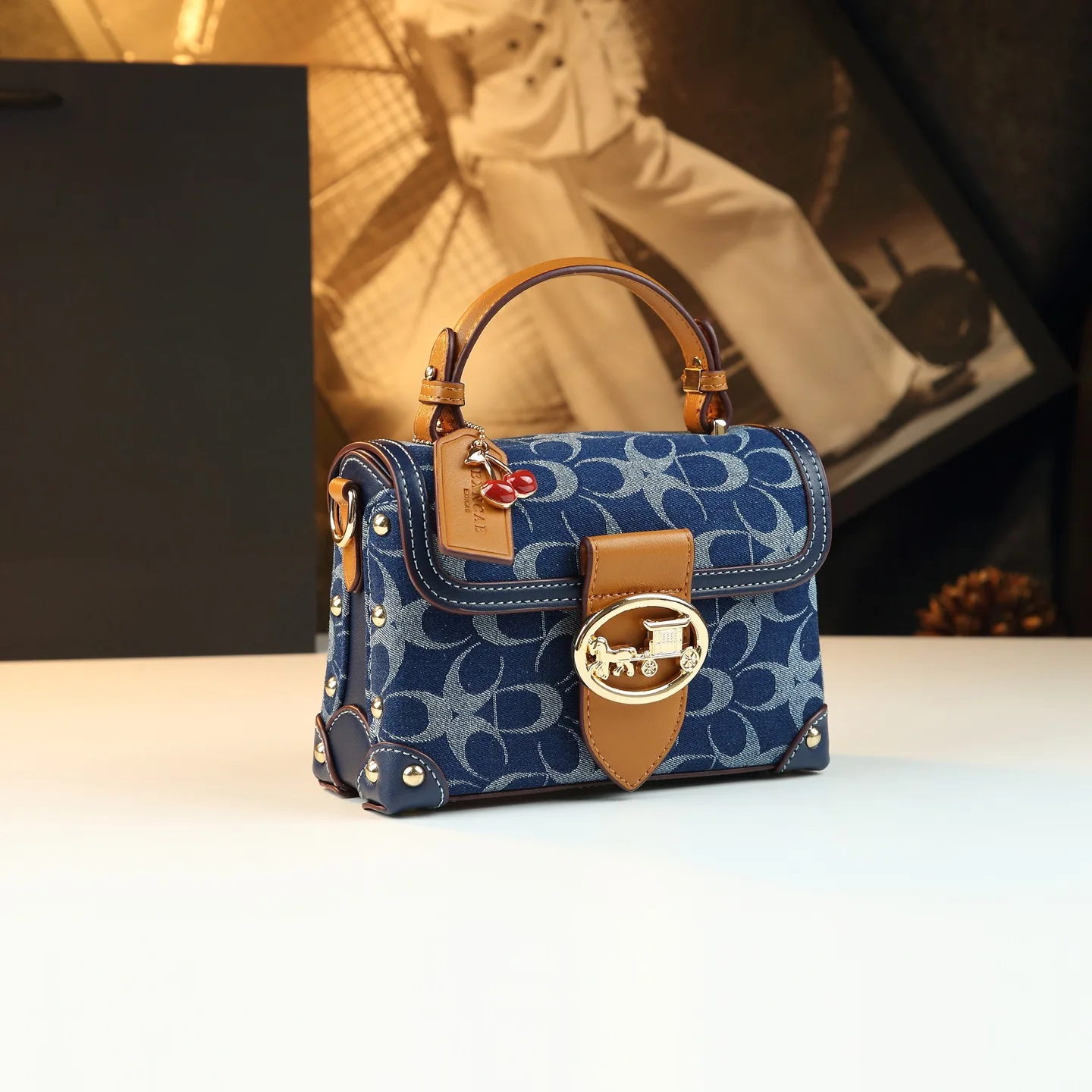 

Luxury Elegant Diaper Bag For Women Designer Crossbody Bag Minimalist Vintage Tote Leather With Letter Logo Embellishment