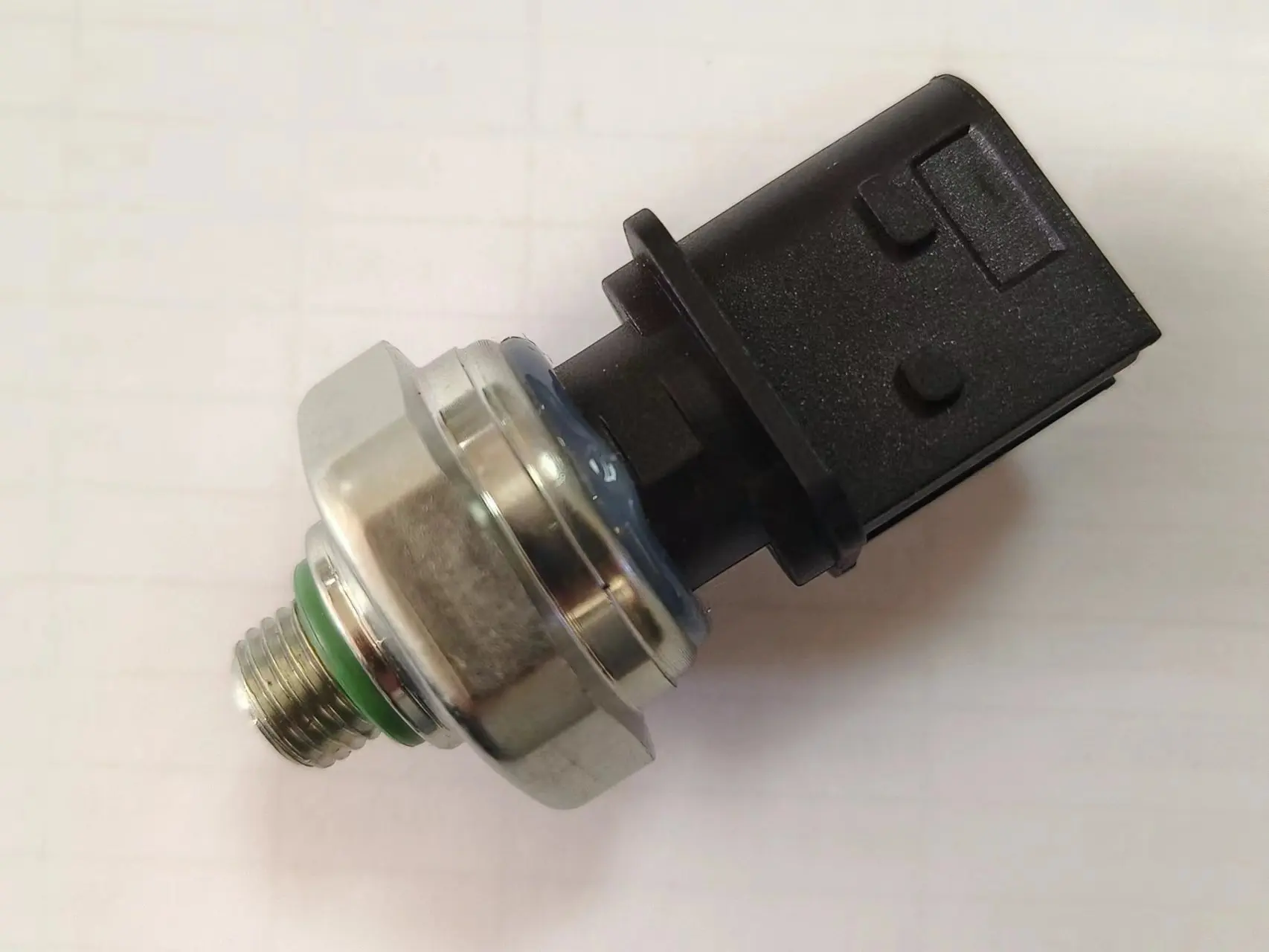 

Pressure switch is suitable for RENAULT C-Serie, D-Serie, VOLVO Fh 16 II, Fm 05- OEM: 21636166, 10R032268