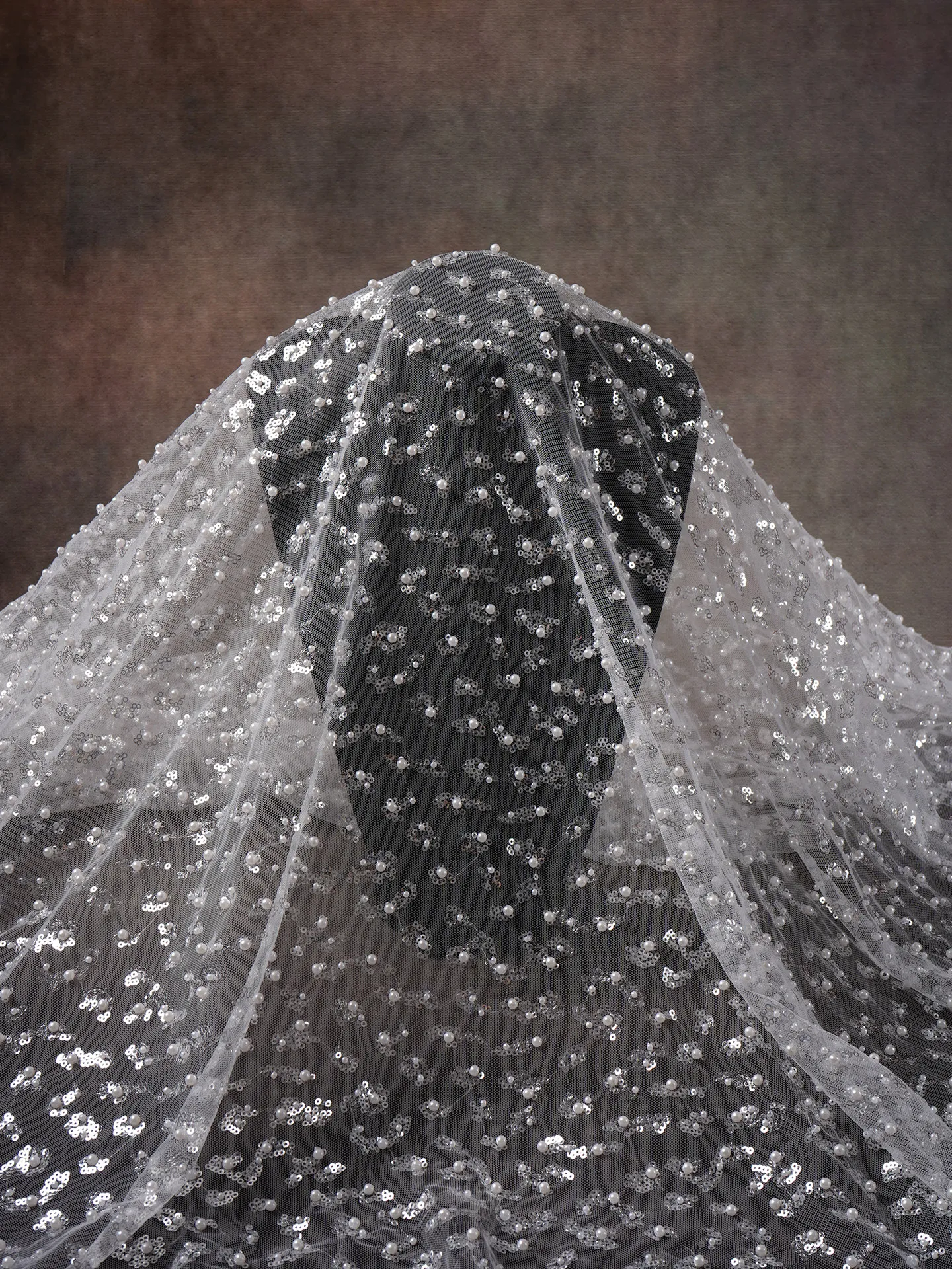 

Embroidered Lace Bridal Gown Mesh Wedding Dress Appliqued Fabric Beaded Embroidered Sequin Plant Form Material