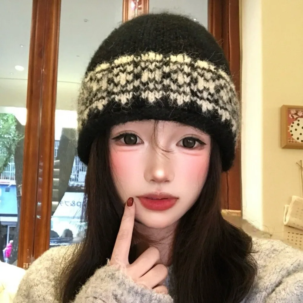 Stylish Polyester Rolled Edge Knitted Beanie Hat 53-60CM Face Slimming Fair Isle Jacquard Hat Fall Winter Hat Cold Weather Use