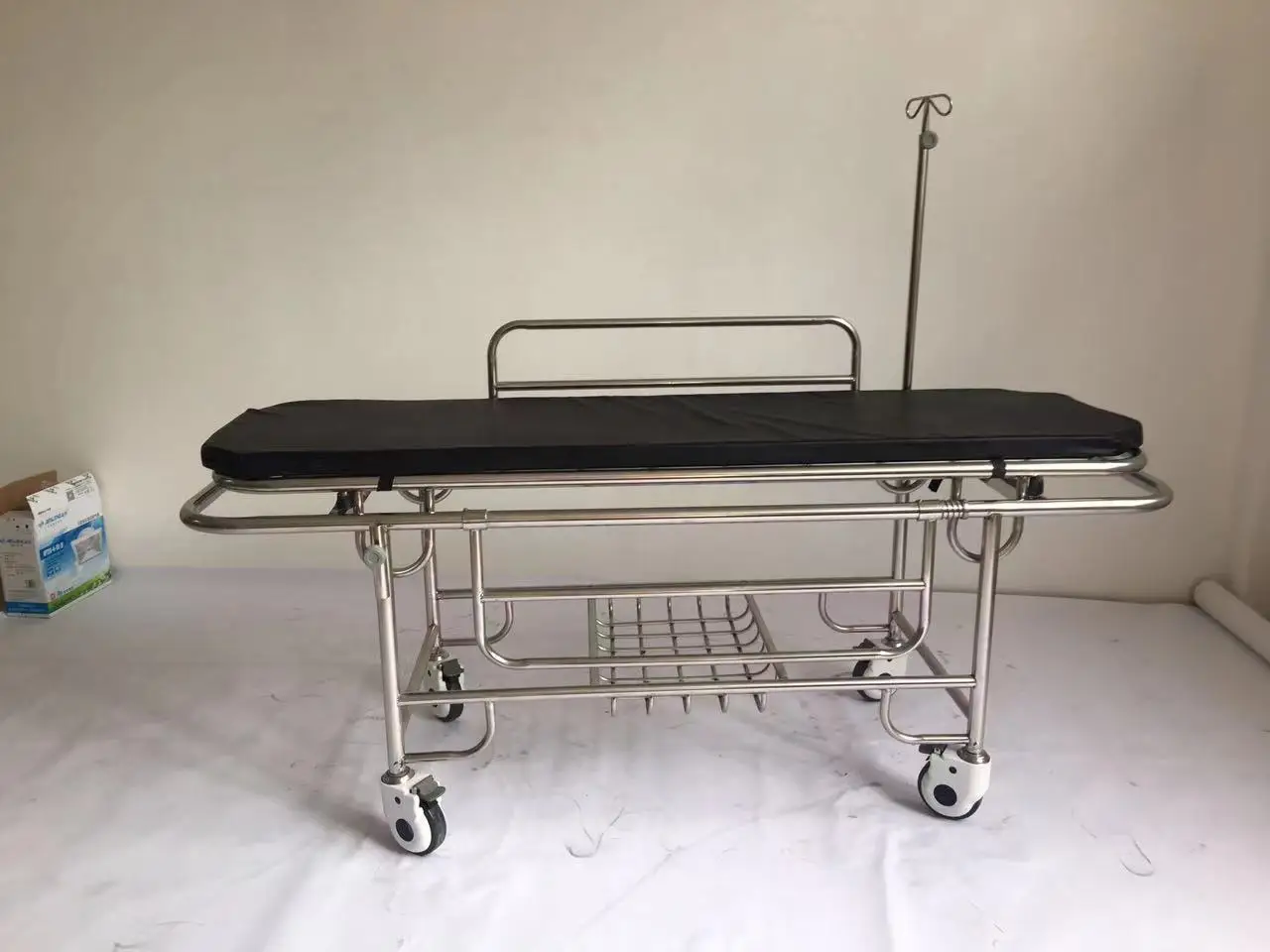 Stainless Steel Hospital Transfer Trolley Ambulance Emergency Stretcher Cart Patient Transport Trolley With Caster For Medical