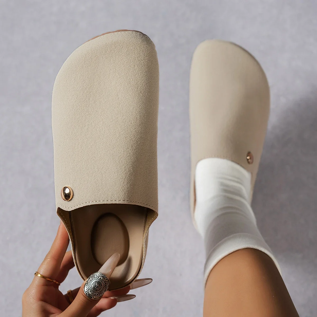 Women Suede Closed Toe Mule Slippers Metal Rivet Decor Backless Slip‑On Flat Indoor Outdoor Casual Shoes