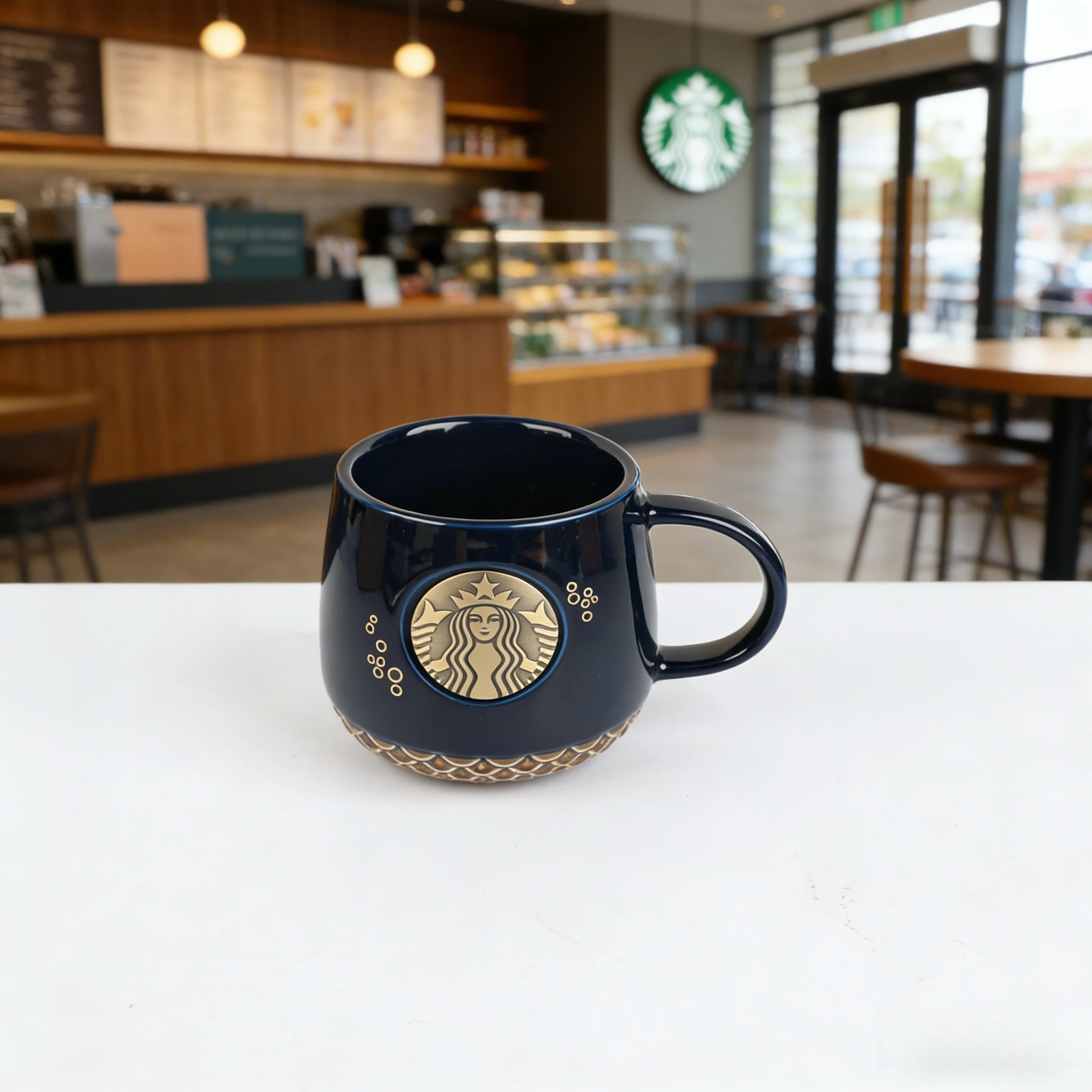 Caneca Limitada Starbucks Black Mermaid 355ml, Copo de Cerâmica com Padrão de Escamas Douradas, Presente Perfeito para as Festas